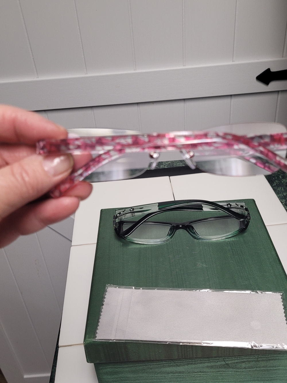 Pink Frame Reading Glasses with Matching Pink Sleeve & Green Glasses - Picture 7 of 7
